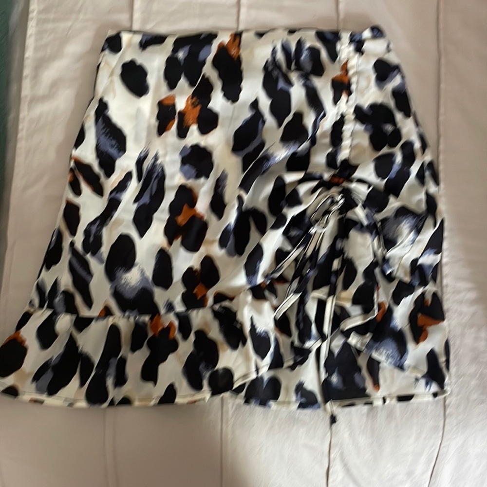 Cheetah print scrunch mini skirt!!!!! Never worn
